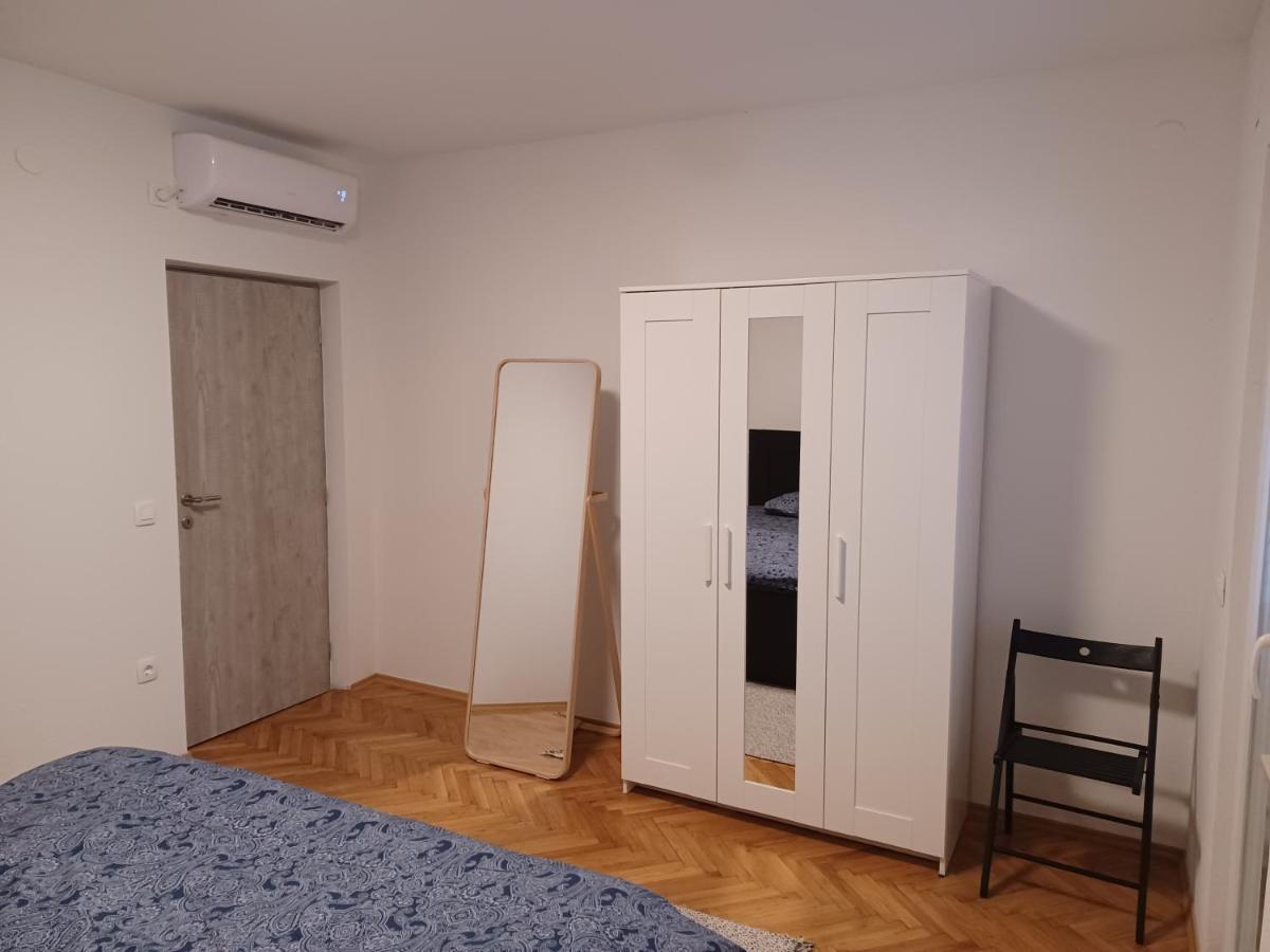 Apartments Andrea Есенице Экстерьер фото