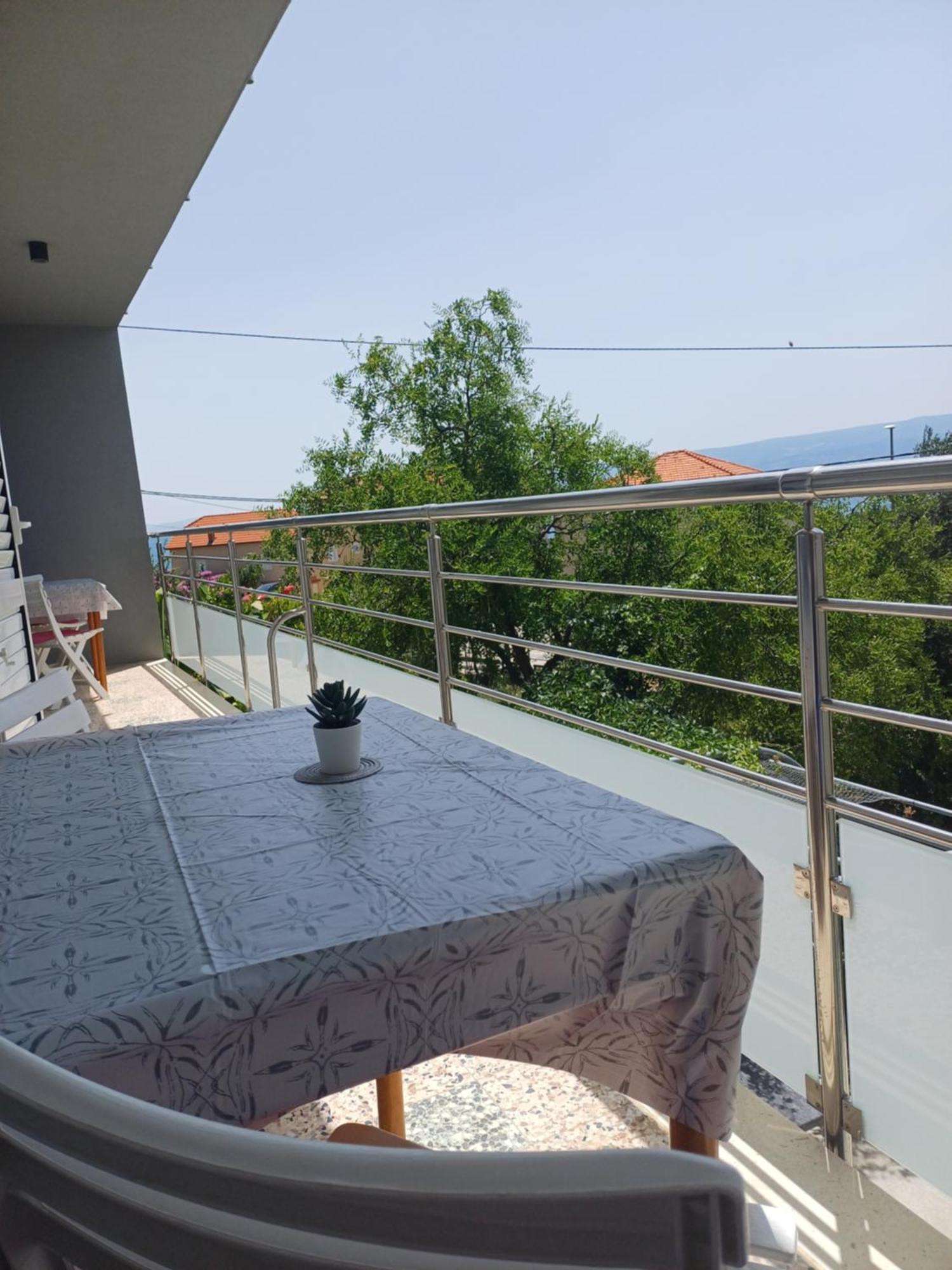 Apartments Andrea Есенице Экстерьер фото